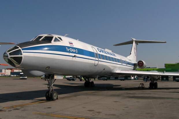 Туполев_Ту_134_60185,_Москва_Домодедово_RP4057.jpg Туполев_Ту_134_60185,_Москва_Домодедово_RP4057.jpg