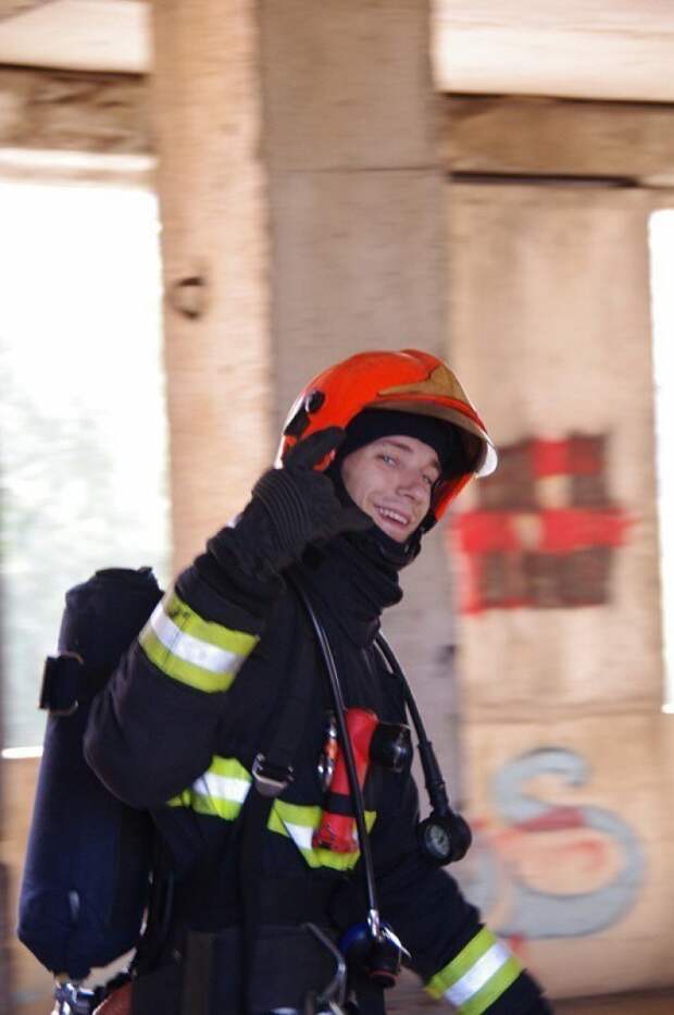 Пожарный спас шестерых людей ценой собственной жизни.