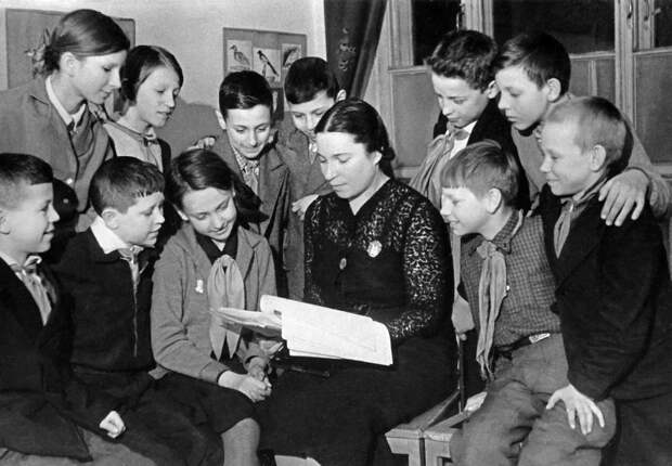 От неё тянется ниточка в детство…