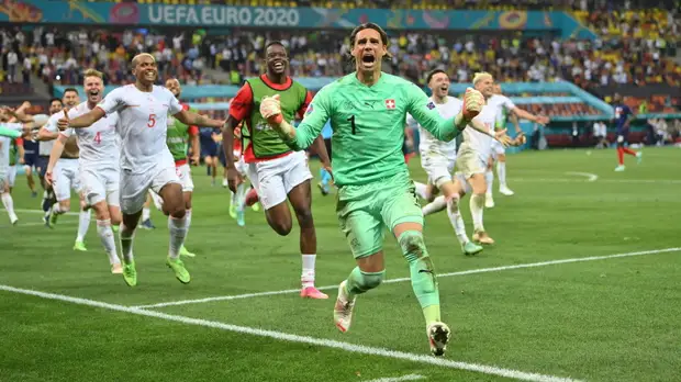 Вратарь сборной Швейцарии предложил Де Ниро сыграть его в фильме