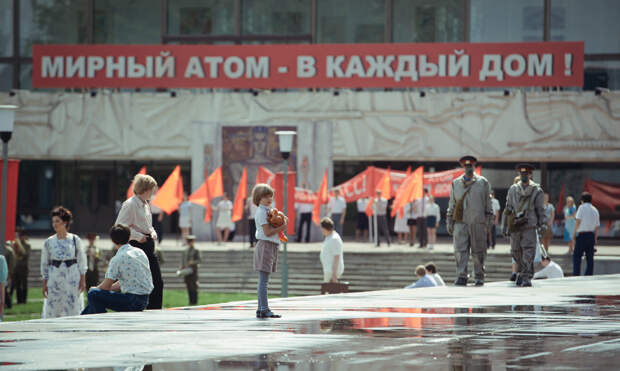 «Чернобыль»: Данила Козловский в огне не горит и в воде не тонет «Чернобыль»: Данила Козловский в огне не горит и в воде не тонет