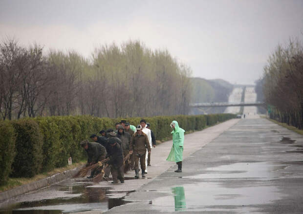 Реальная жизнь Северной Кореи: что видно из окна автомобиля в КНДР