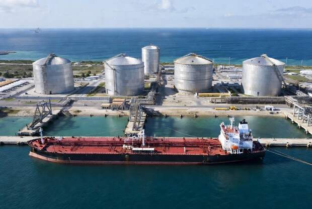США намерены хранить нефть из Венесуэлы в карибской части Нидерландов