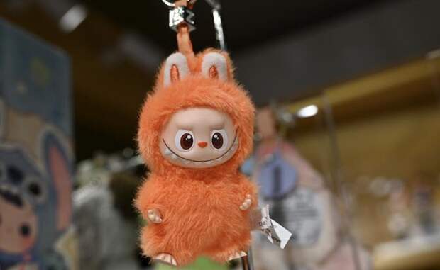 «Минпросвет против Лабубу»? Ведомство озаботилось разрешительством на игрушки для детсадов