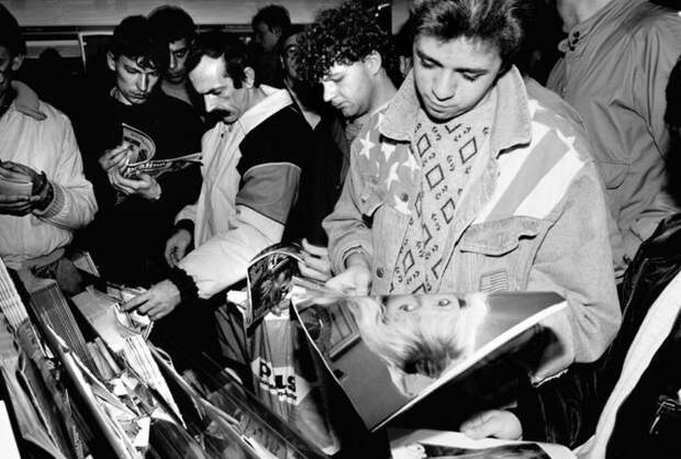 Магазин порно в Западном Берлине в первые дни после падения Стены. 1989 год было, история, фото