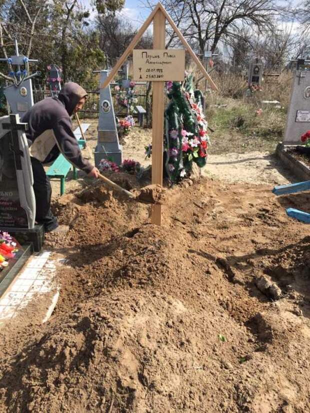 Убийцу Вороненкова похоронили с нацистской символикой на гробу и могиле | Продолжение проекта «Русская Весна»
