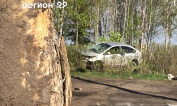 Видео: в Северодвинске пьяный водитель иномарки перевернулся и улетел в кусты
