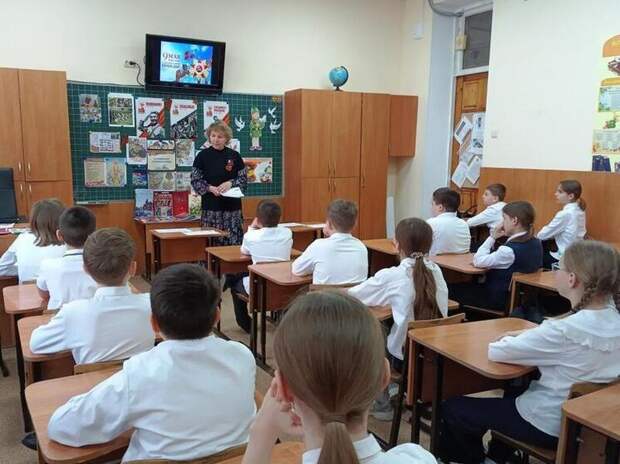 Симферопольским школьникам провели час гордости и славы ко Дню Победы