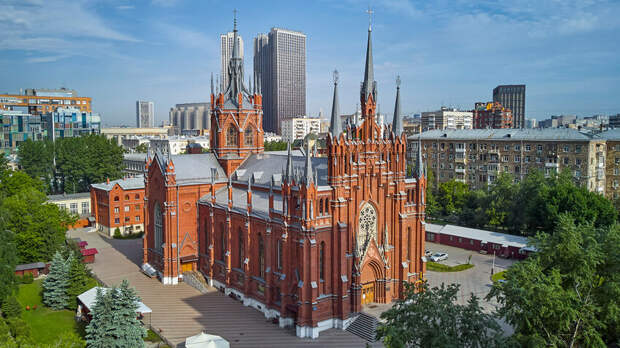 5 фактов про самый большой католический костел России