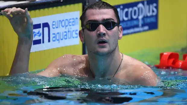 Два золотых хет-трика, юниорские рекорды и скандал в эстафете: чем удивили российские пловцы на чемпионате Европы