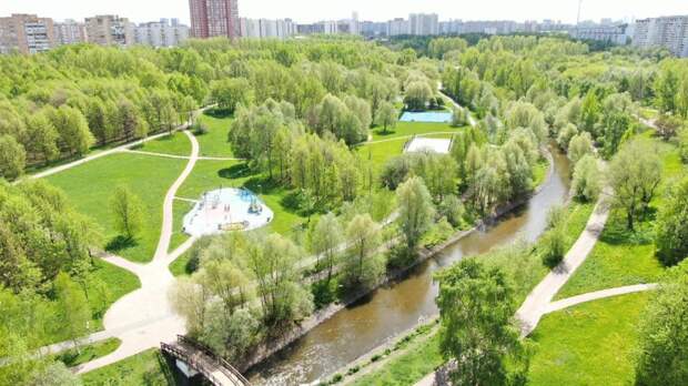 Депутат Мосгордумы Игорь Бускин: Москва остается одним из самых зеленых мегаполисов мира / Фото: mos.ru