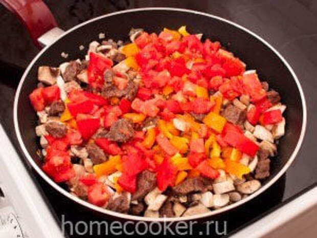 Мясо в горшочках Dobavlyaem pomidory 3 300x225 Мясо в горшочках