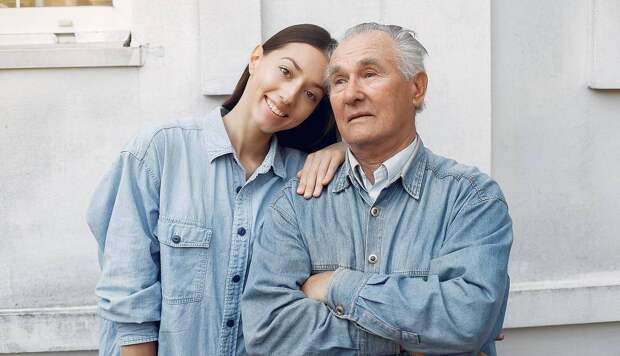 Женщина назвала преимущества отношений с женихом старше нее на 25 лет