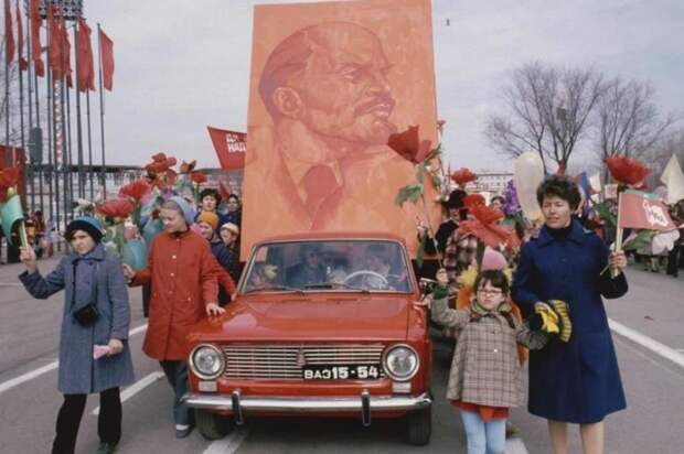 Атмосферные ФОТО первомайских демонстраций в СССР