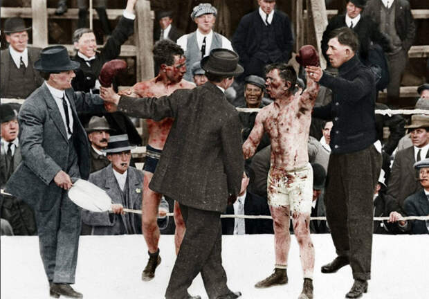 6. Рэй Кэмпбелл и Дик Хайленд в боксерском матче, 3 мая 1913 год история, раскрашено, фотографии