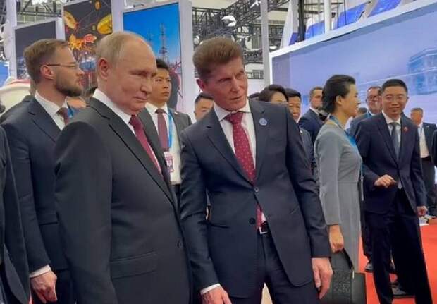 Владимир Путин стал первым гостем павильона Приморья на ярмарке в Харбине