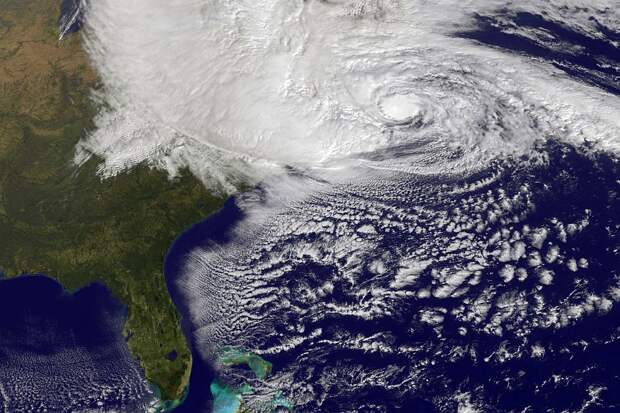 Вид на ураган Сэнди со спутника