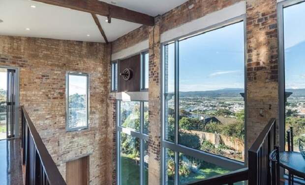 Австралийская пара за 5 лет превратила заброшенную полуразрушенную подстанцию в первоклассный особняк (фото)