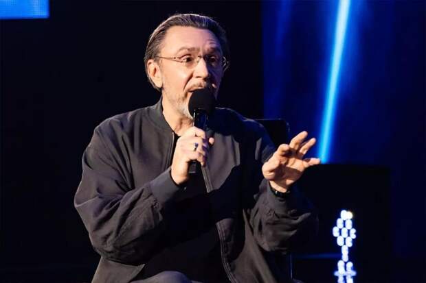 Шаманские пляски от Шнурова: лидер «Ленинграда» объявил войну порче на Байкале