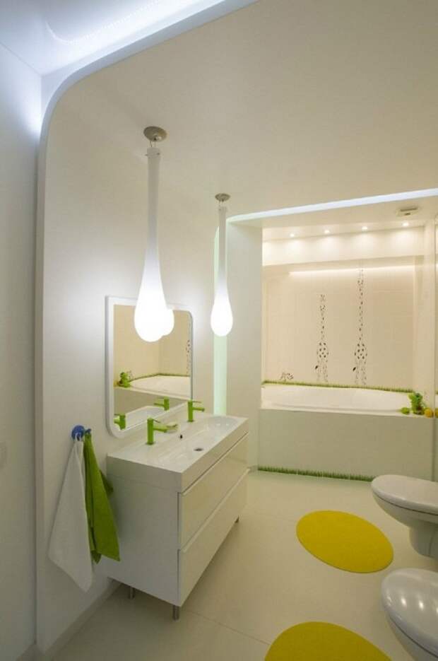 Декор ванной комнаты в белом цвете с яркими элементами, что вдохновит.