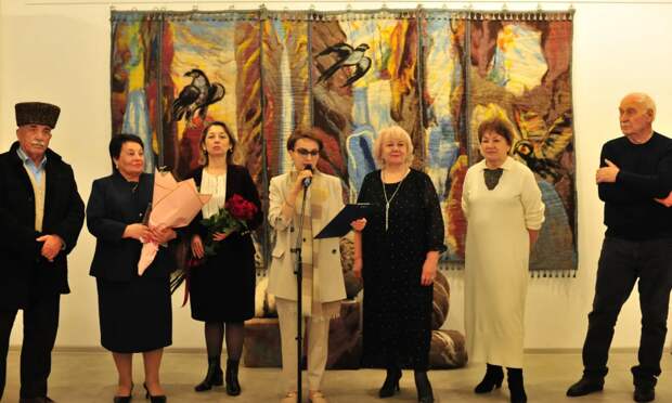 Персональная выставка преподавателя АГУ Елены Абакумовой открылась в Картинной галерее Адыгеи