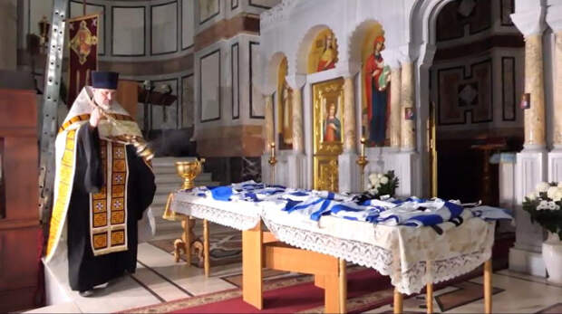 Во Владимирском соборе освятили флаги кораблей ЧФ