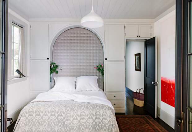 В дизайне даже маленькой спальной комнаты можно сделать комнату вашей мечты применяя несложные дизайнерские методы