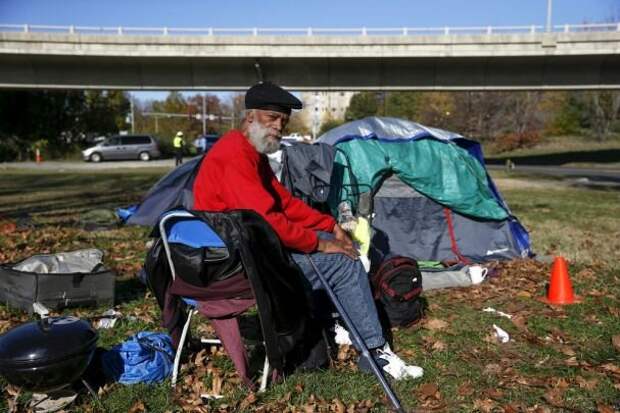 Этот американский бездомный путешествует по дорогам своей страны за счет государства