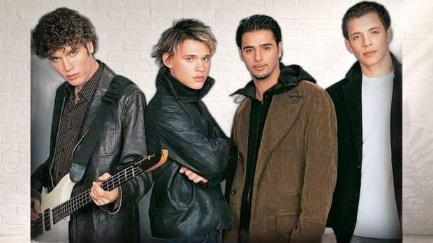 «Её слово — закон»: как 21-летний Асташёнок из «Корней» тайно женился на директоре старше на 13 лет