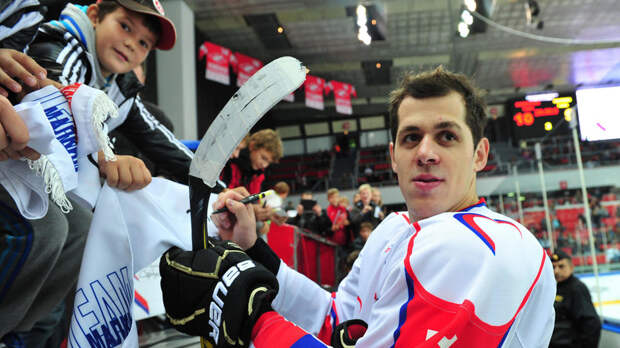 Малкина удалили до конца матча за удар клюшкой в лицо соперника