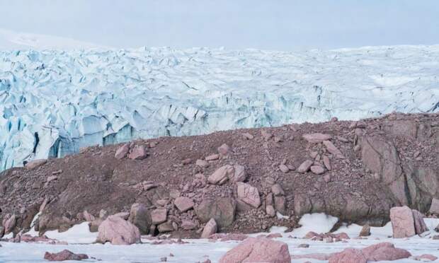 Розовые камни в Антарктиде привели к открытию гигантского гранитного месторождения