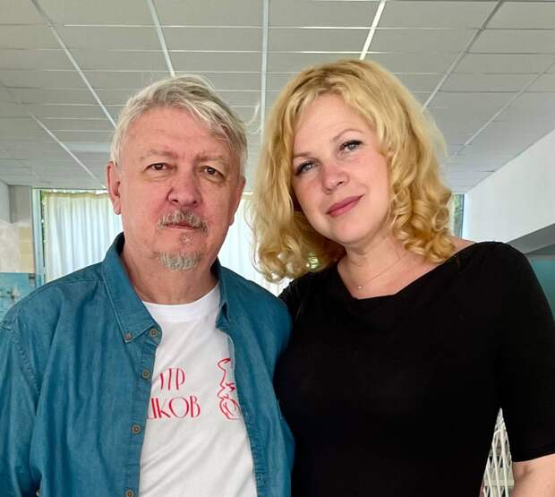 Адвокат Лимонова и Жириновского презентует в Мариуполе свою книгу о ДНР (ФОТО)
