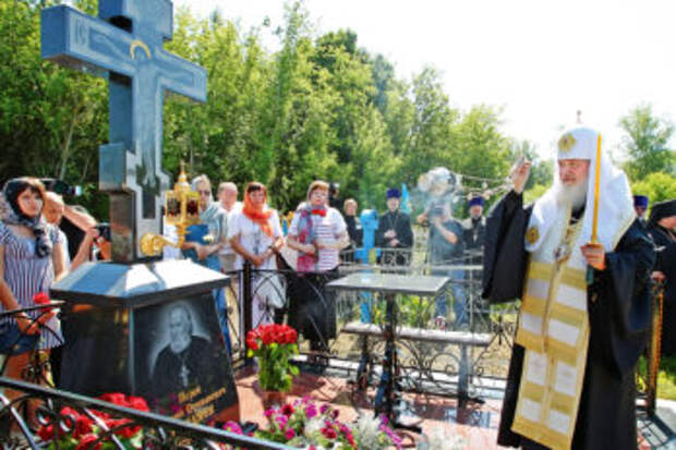 Лития на могиле иерея Василия Гундяева