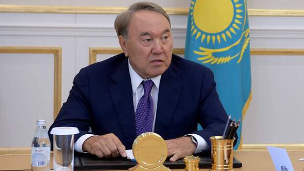 Мажилис Казахстана сохранил пожизненное право Назарбаева входить в конституционный совет