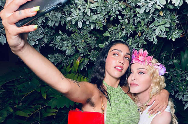 Мадонна поделилась новыми семейными снимками с отдыха на Ямайке