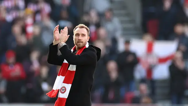 Эриксен в свой 30-летний юбилей впервые сыграл за «Брентфорд» и отдал голевой пас