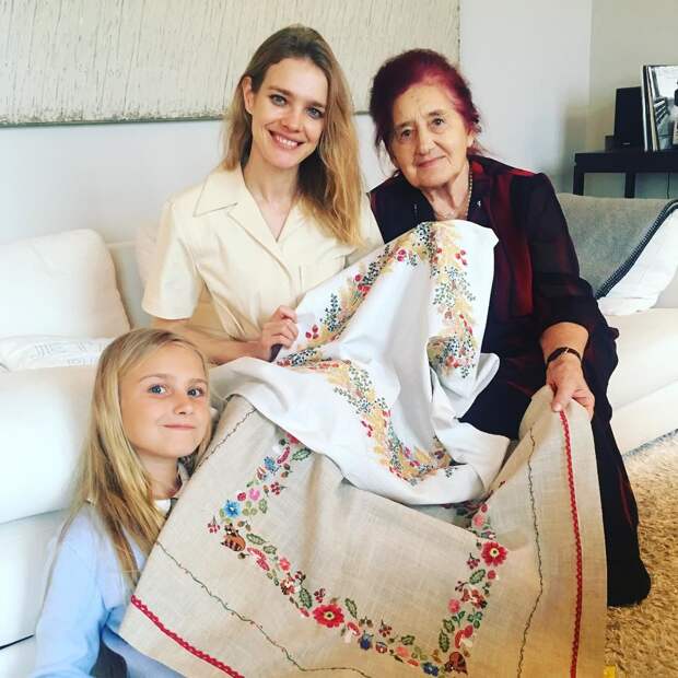 С бабушкой и дочерью Невой