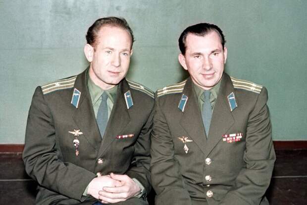 Экипаж космического корабля «Восход-2», Алексей Архипович Леонов и Павел Иванович Беляев Экипаж космического корабля «Восход-2», Алексей Архипович Леонов и Павел Иванович Беляев