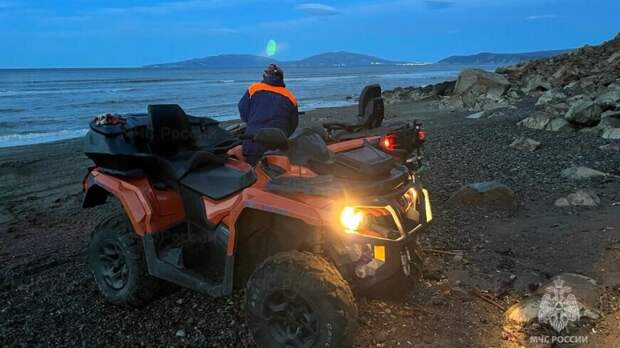 Водитель чудом выжил, упав со скалы в Магаданской области