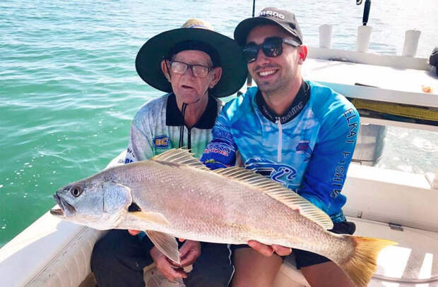 Одинокий пенсионер нашел друзей для рыбалки в интернете