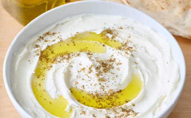 Превращаем йогурт в мягкий сыр. Достаточно посолить