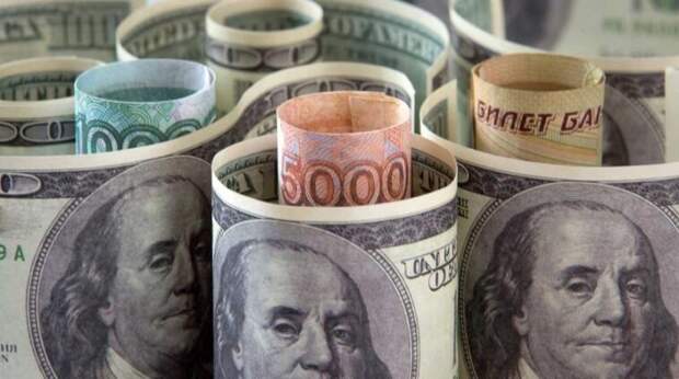 Падение рубля на 20% допустили эксперты из-за событий на Украине