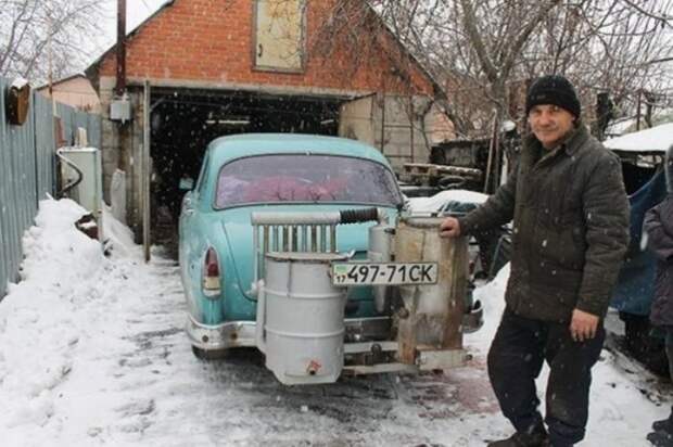 Украинец сделал машину на дровах.
