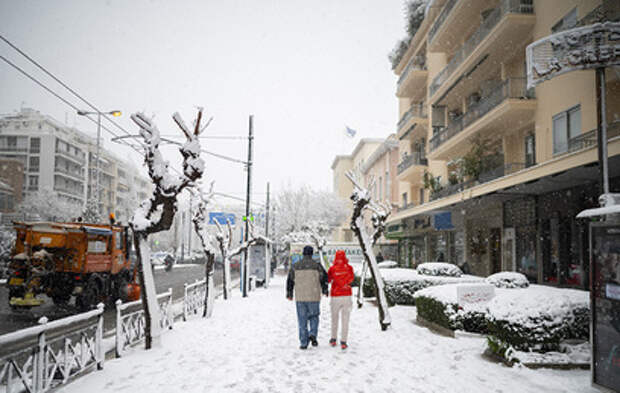 Мощный снегопад парализовал Грецию
