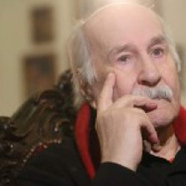 MOSCOW, RUSSIA. JANUARY 16, 2015. Actor Vladimir Zeldin appears prior to Uncle's Dream performance staged by Boris Shchedrin at the Modern Theater. Vladimir Zeldin celebrates his 100th jubilee on February 10. Pavel Smertin/TASS Ðîññèÿ. Ìîñêâà. 16 ÿíâàðÿ. Àêòåð Âëàäèìèð Çåëüäèí ïåðåä ñïåêòàêëåì "Äÿäþøêèí ñîí" â ïîñòàíîâêå ðåæèññåðà Áîðèñà Ùåäðèíà â òåàòðå "Ìîäåðíú". Ïàâåë Ñìåðòèí/ÒÀÑÑ