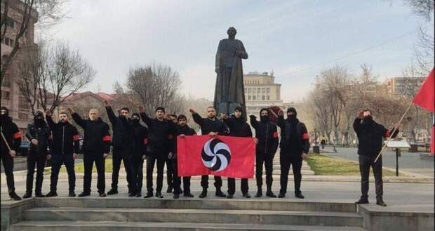 В Армении нацисты проводят факельные шествия. Пашинян идёт по ускоренной программе