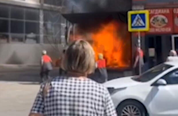 Пожар под Новороссийском! Стена пламени: очевидцы успели все заснять на видео