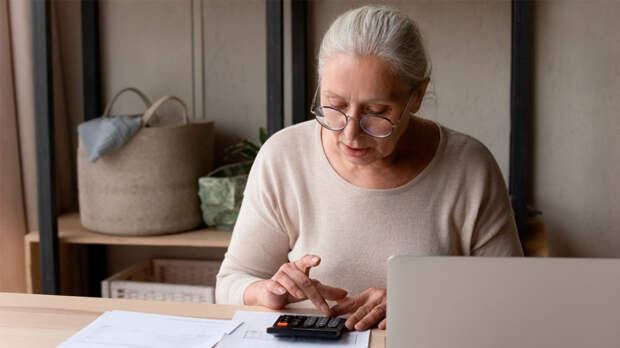 Количество пенсионеров в РФ снизилось