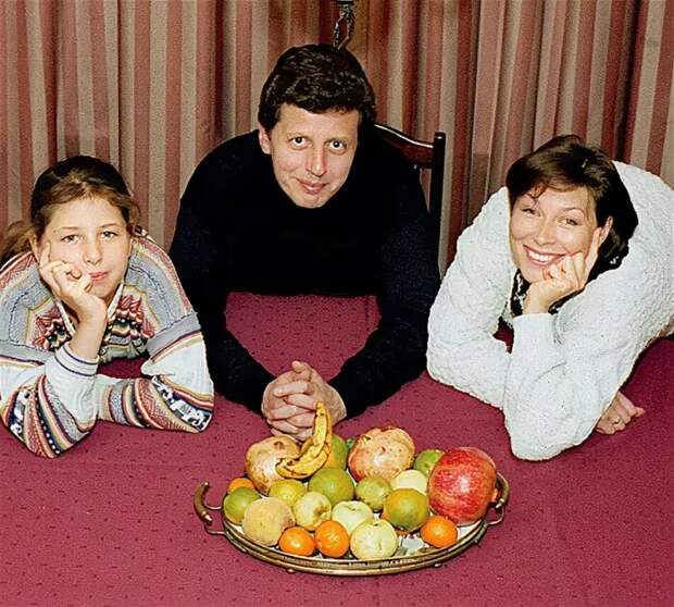 Михаил Ширвиндт со второй женой и дочерью.