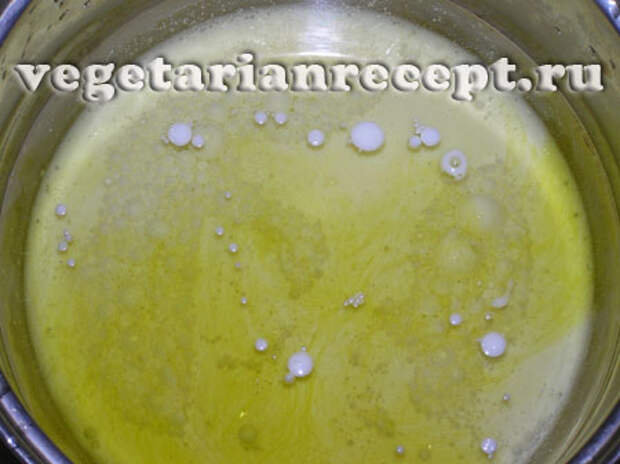 Молоко с маслом для приготовления майонеза